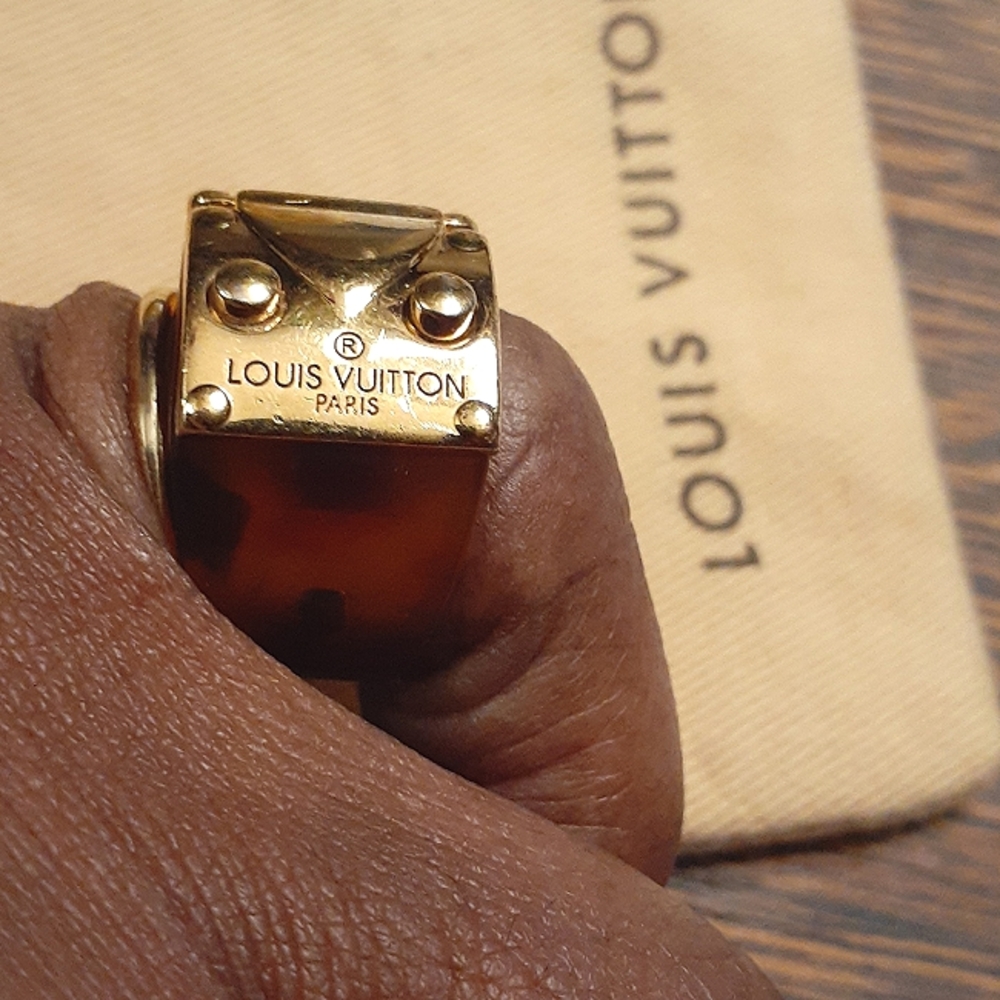LOUIS VUITTON TORTOISE "LOCK ME" RING VINTAGE 6.5